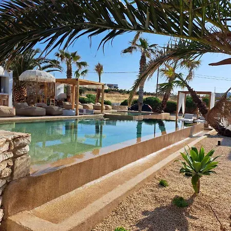 Kosmitis & Apartment Naousa (Paros)