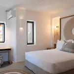 Kosmitis & Apartment Naousa (Paros)