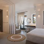 Kosmitis & Apartment Naousa (Paros)