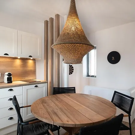 Apartman Kosmitis & Náusza