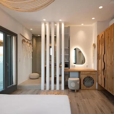 Kosmitis & Naousa (Paros)