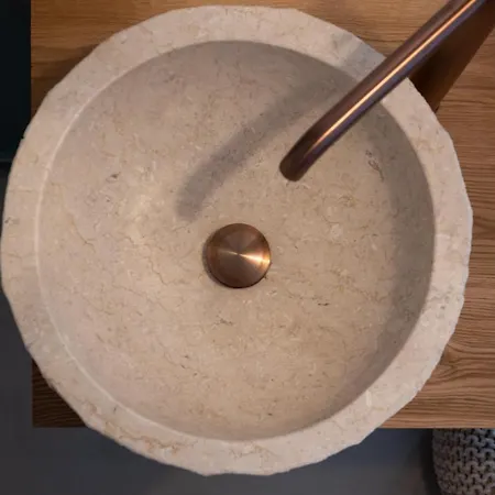 Kosmitis & 아파트 나오우사