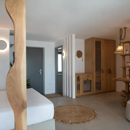 아파트 Kosmitis & *