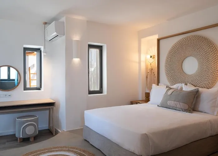 Kosmitis & Apartment Naousa (Paros)