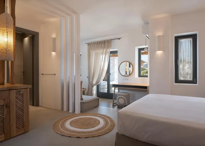 Kosmitis & Apartamento Naousa (Paros)