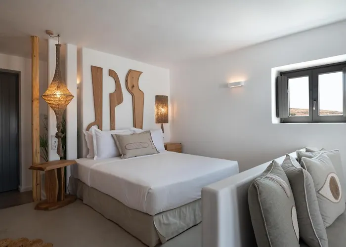 Kosmitis & Apartment Naousa (Paros)