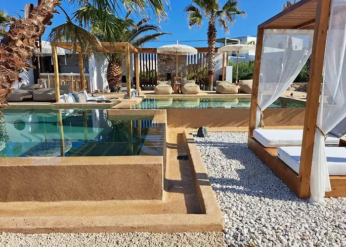 Kosmitis & Apartamento Naousa (Paros)