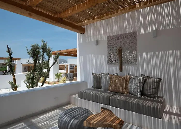 Kosmitis & Naousa (Paros)