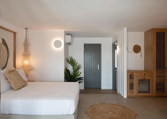 Kosmitis & Apartment Naousa (Paros)