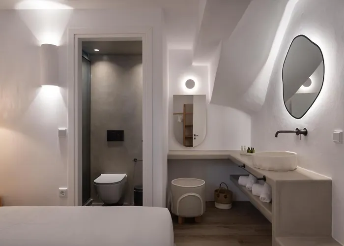 Kosmitis & Apartment Naousa (Paros)