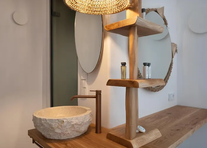 Kosmitis & Apartment Naousa (Paros)